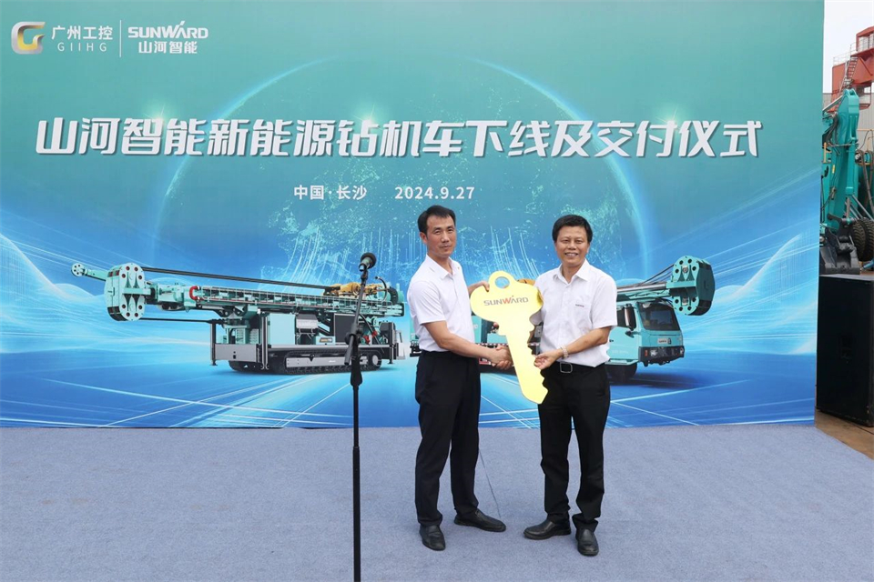 引领绿色科技新篇章！优德88智能新能源钻机乐成交付