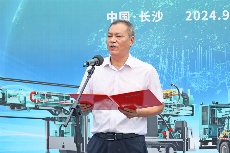 引领绿色科技新篇章！优德88智能新能源钻机乐成交付