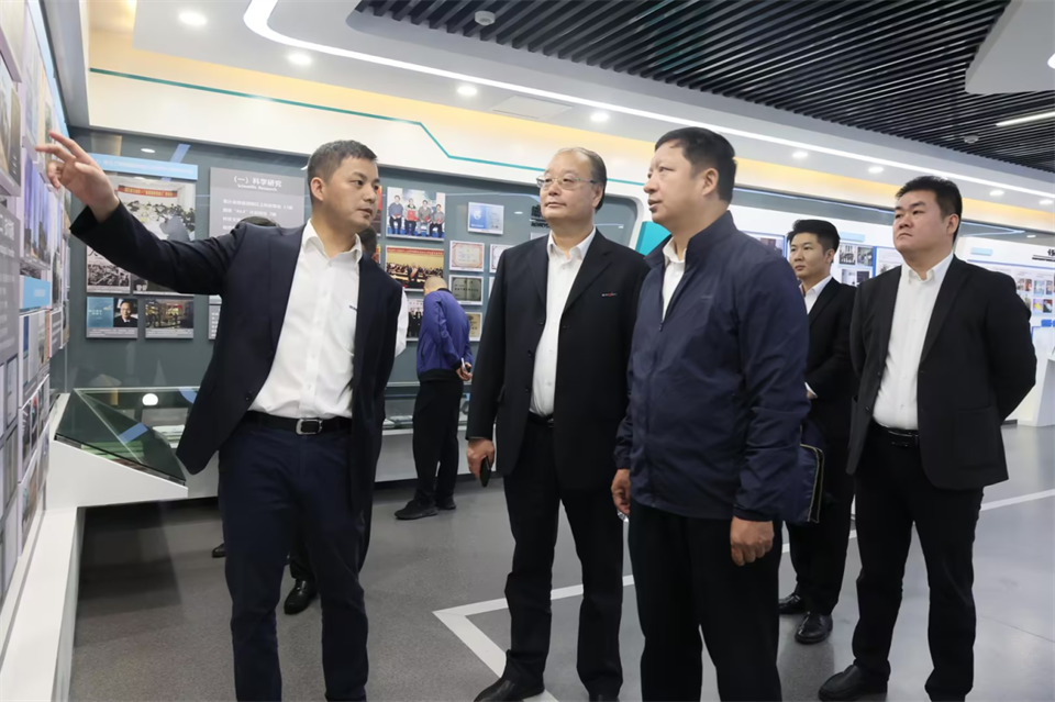 同船出海，，，，共赢未来！中铁九局副总司理刘峻峰一行到访优德88智能