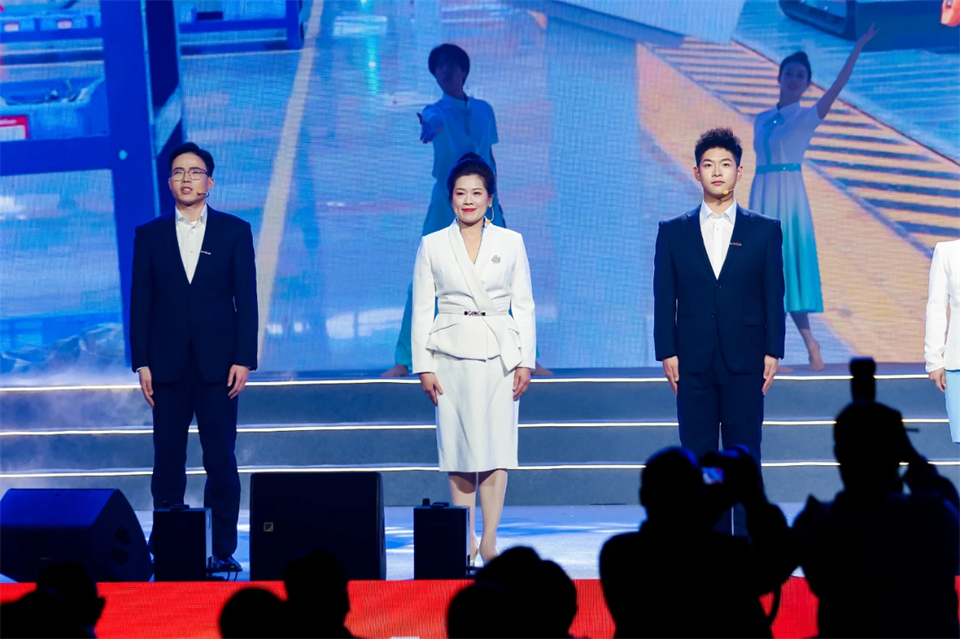 立异引领价值 理想成绩未来——庆祝优德88智能建设25周年表扬大会暨文艺晚会盛大举行