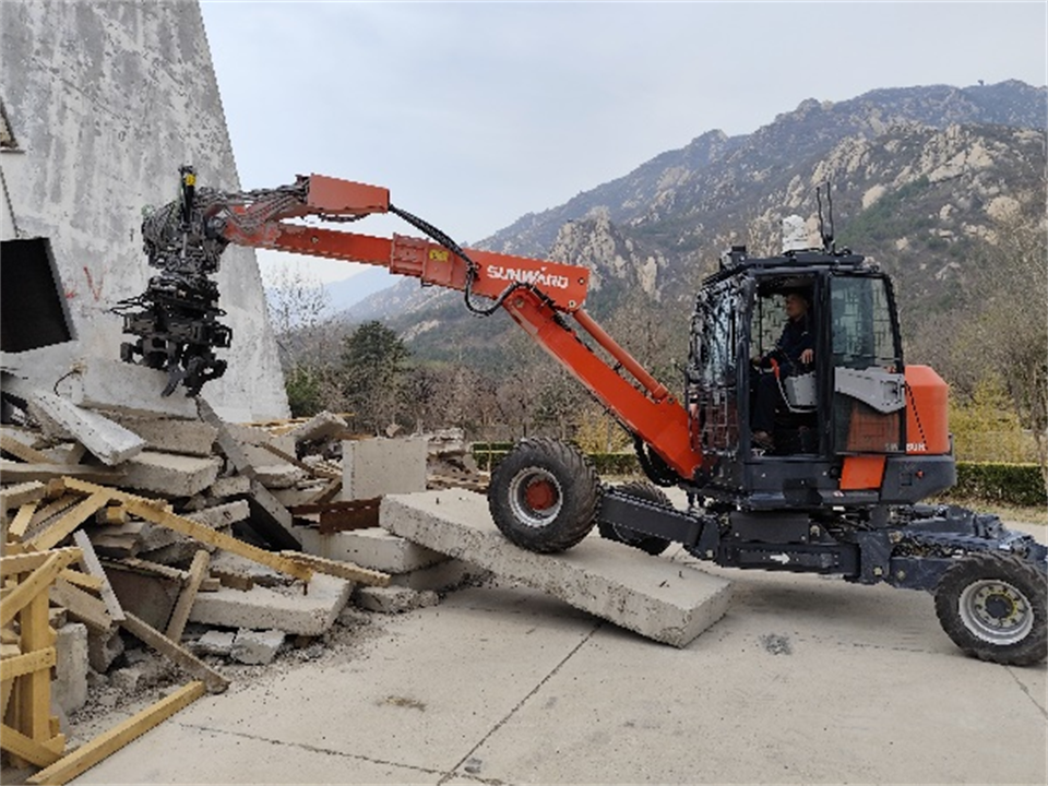 优德88特装重大地形灾难应抢救援机械人入选工信部《先进清静应急装备推广目录（工业领域2024版）》