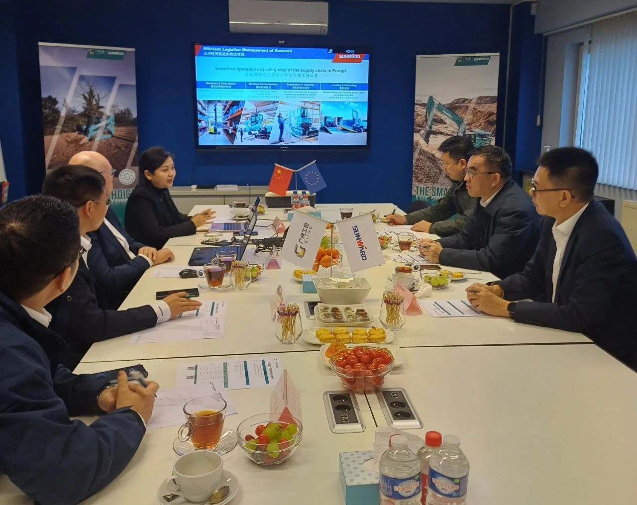 广州工控集团总司理王福铸率队考察优德88智能欧洲子公司