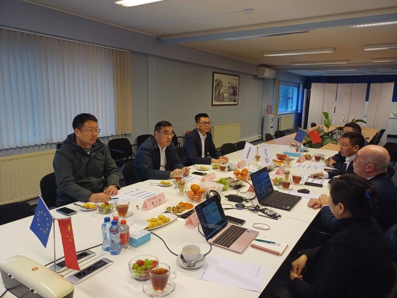 广州工控集团总司理王福铸率队考察优德88智能欧洲子公司