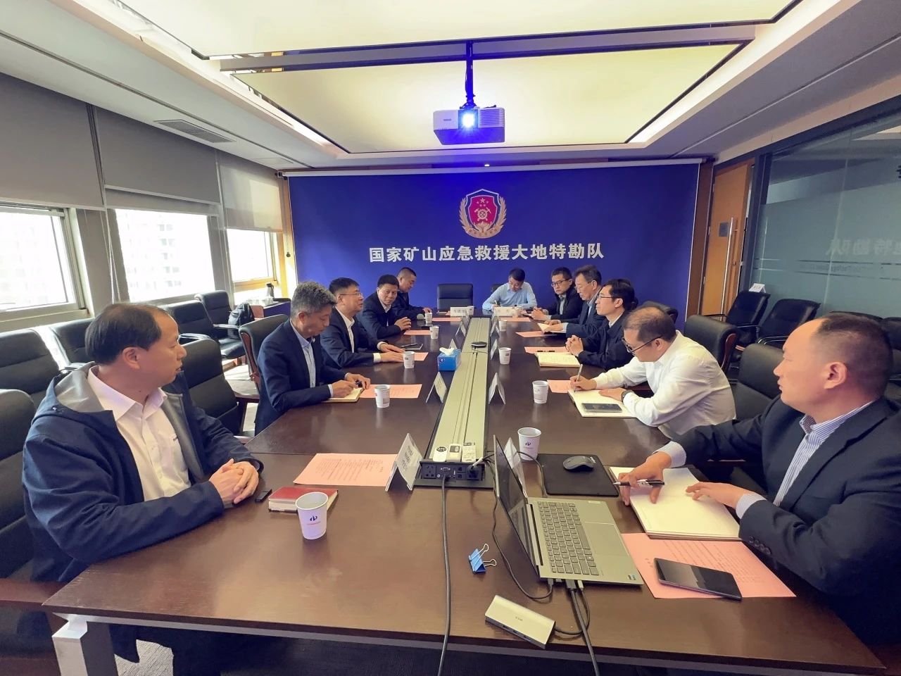 优德88智能董事长付向东带队造访中煤地质总局、大地特勘公司