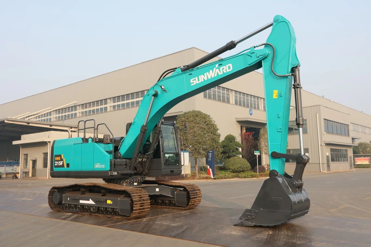 聚焦市场需求，，优德88智能三款精品工程液压挖掘机乐成下线