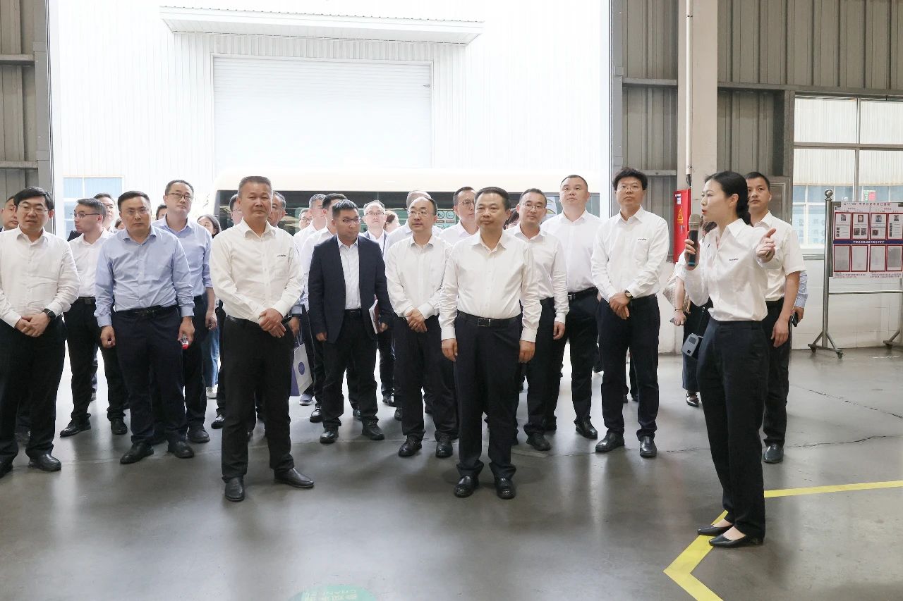 天能控股集团党委书记、董事长张天任率队到访优德88智能