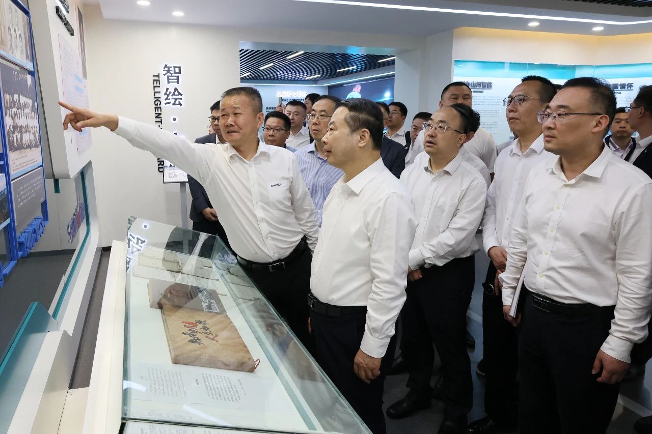 天能控股集团党委书记、董事长张天任率队到访优德88智能