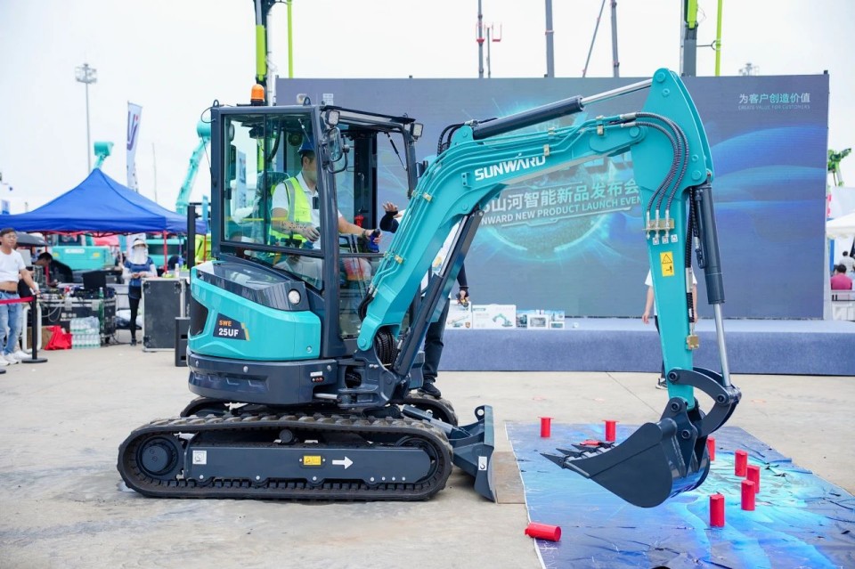 2025 CICEE | 从简单工具迈向多元化解决方案，，，优德88智能泛起非凡挖掘机风范