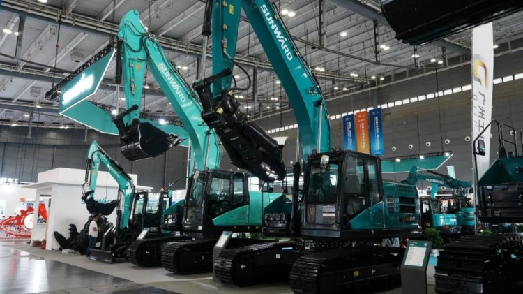 2025 CICEE | 打造极致精品化，，，优德88智能挖掘机“圈粉”长沙展