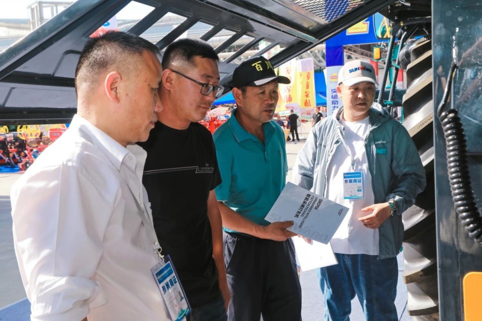 优德88智能亮相2025新疆国际农业机械博览会