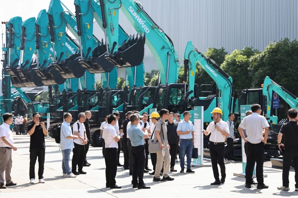 斜井开挖钻护一体化妆备乐成下线，，，，实现地下工程装备重大突破