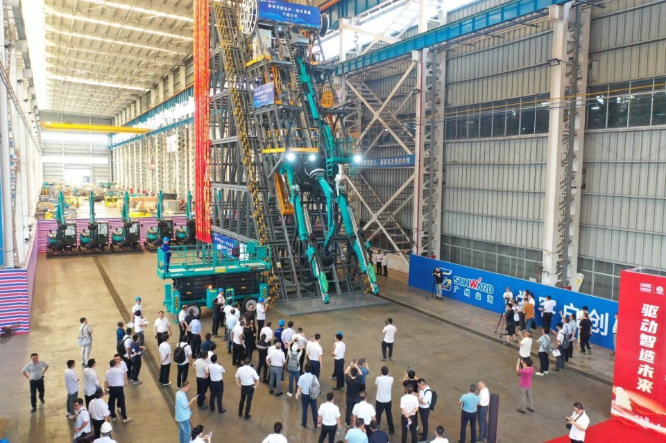 斜井开挖钻护一体化妆备乐成下线，，，，实现地下工程装备重大突破