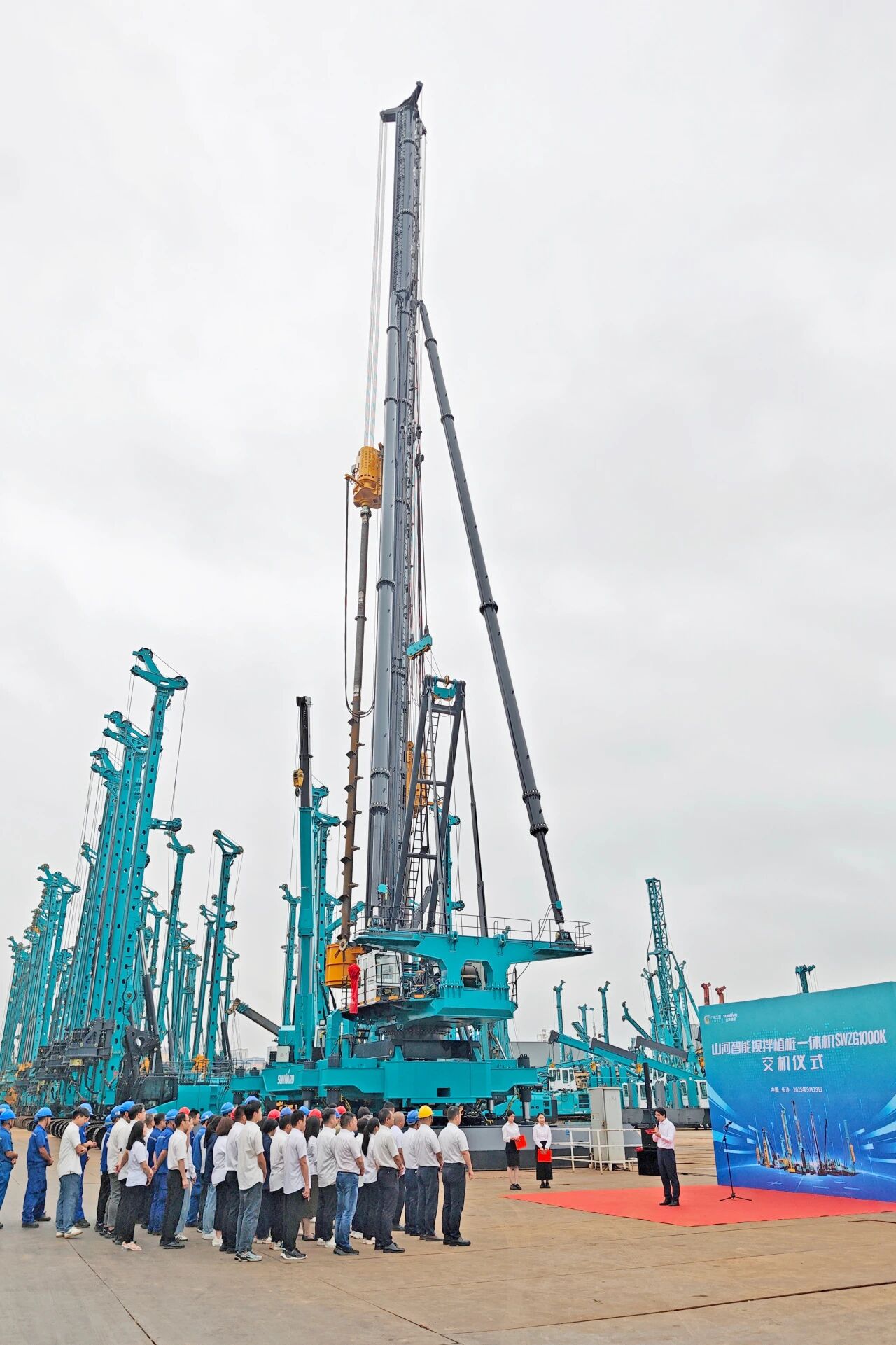 破局深基施工！优德88智能搅拌中掘植桩一体机重磅交付