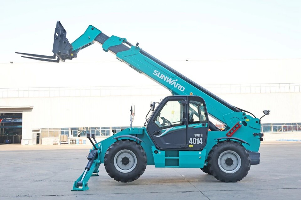 高端机型“双箭齐发”！优德88智能两款伸缩臂叉装车乐成下线