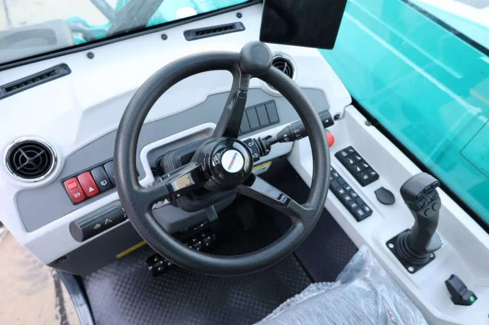 高端机型“双箭齐发”！优德88智能两款伸缩臂叉装车乐成下线