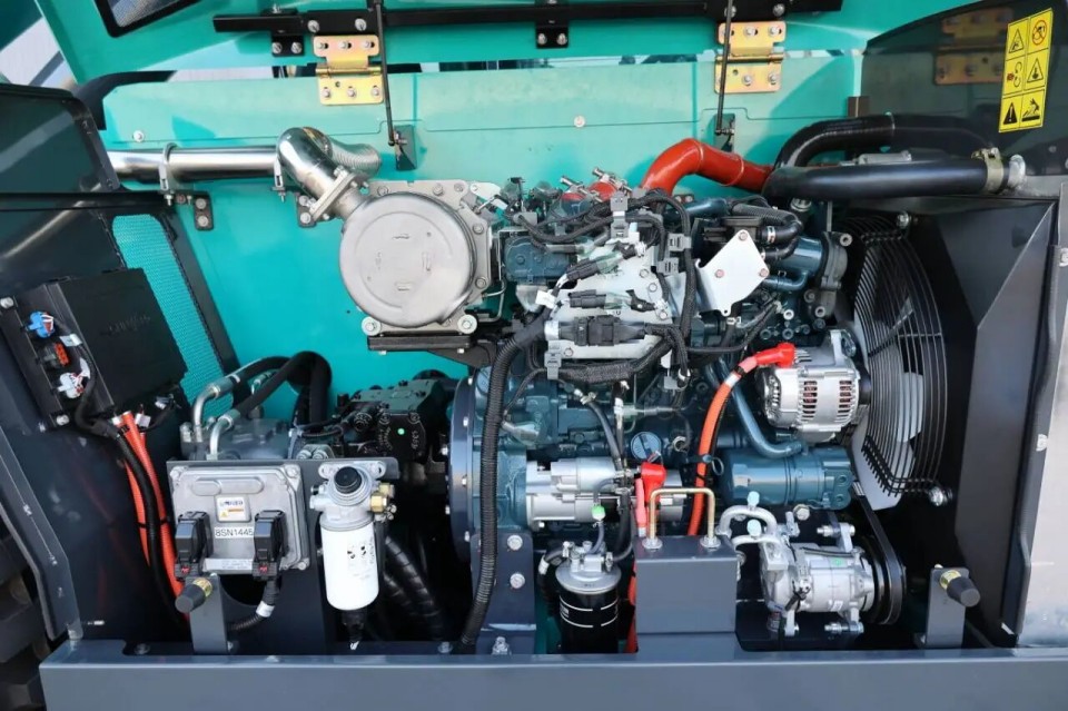 高端机型“双箭齐发”！优德88智能两款伸缩臂叉装车乐成下线