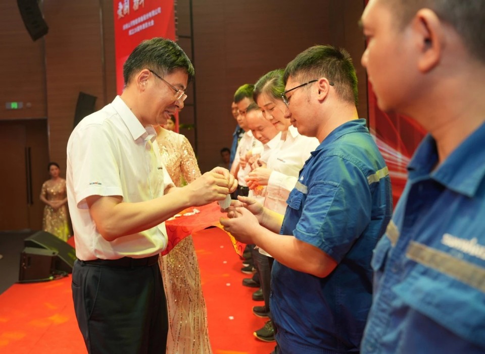 聚力前行！庆祝优德88智能建设26周年表扬大会盛大召开