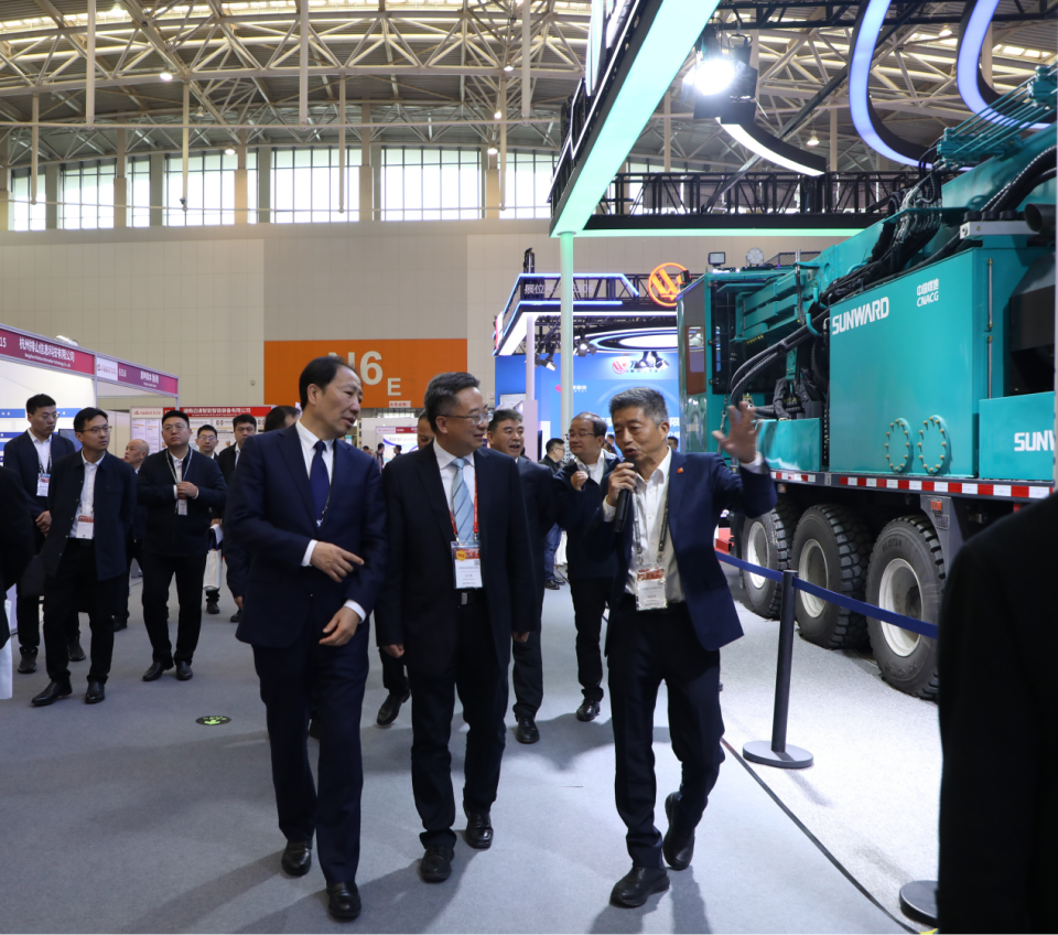 优德88智能携手“战略相助同伴”中国煤炭地质总局精彩亮相2025中国国际矿业大会