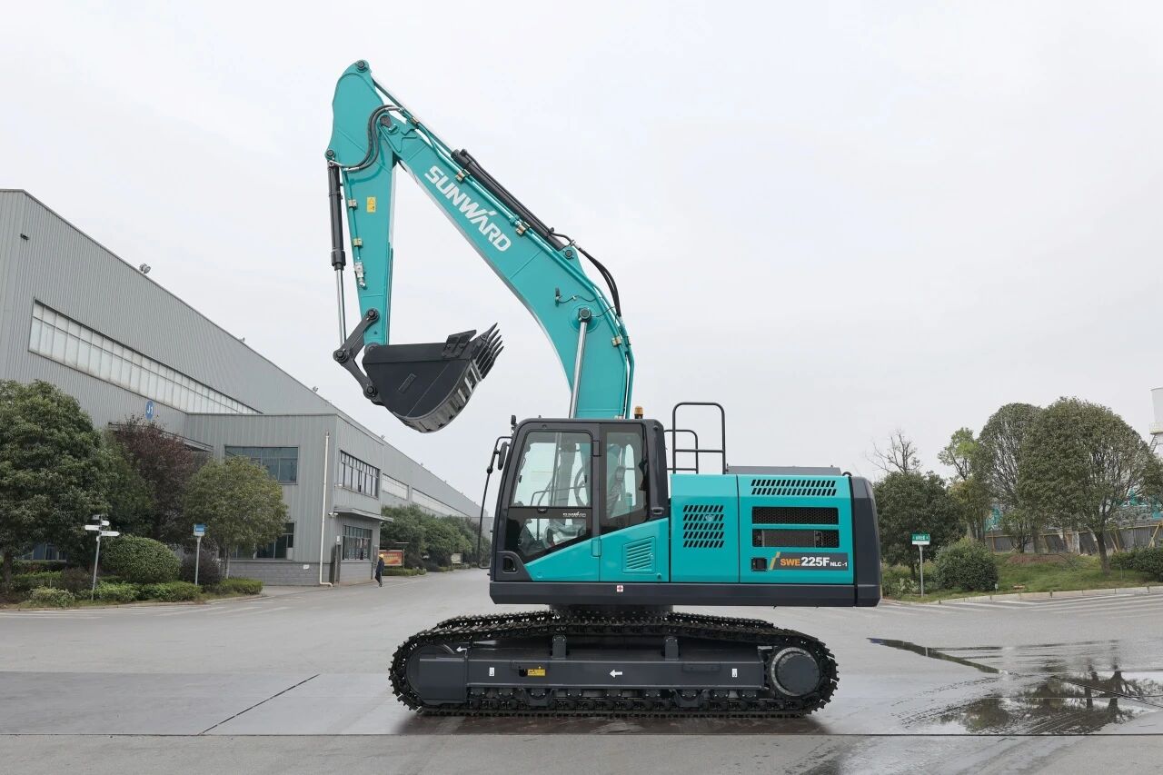 “双子星”闪灼！优德88智能两款履带式液压挖掘机乐成下线