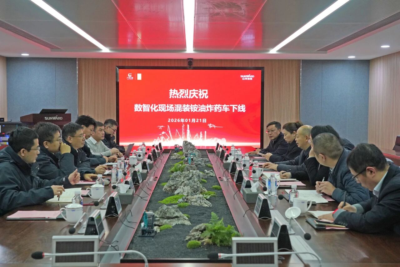 数智化现场混装铵油炸药车下线!优德88智能与易普力携手共筑智能矿山新篇章