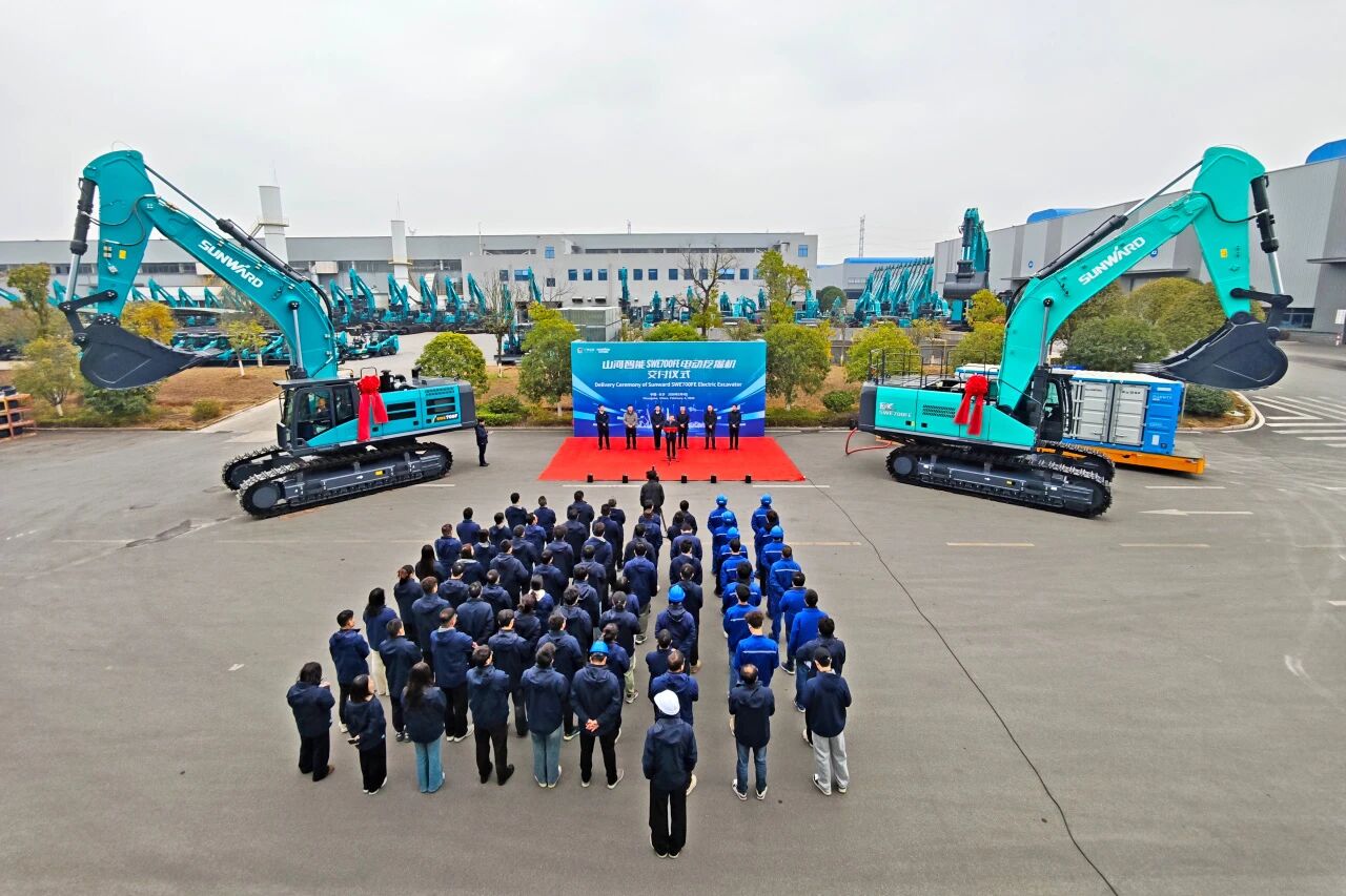 优德88智能SWE700FE电动挖掘机乐成交付，，，助力打造绿色智慧矿山