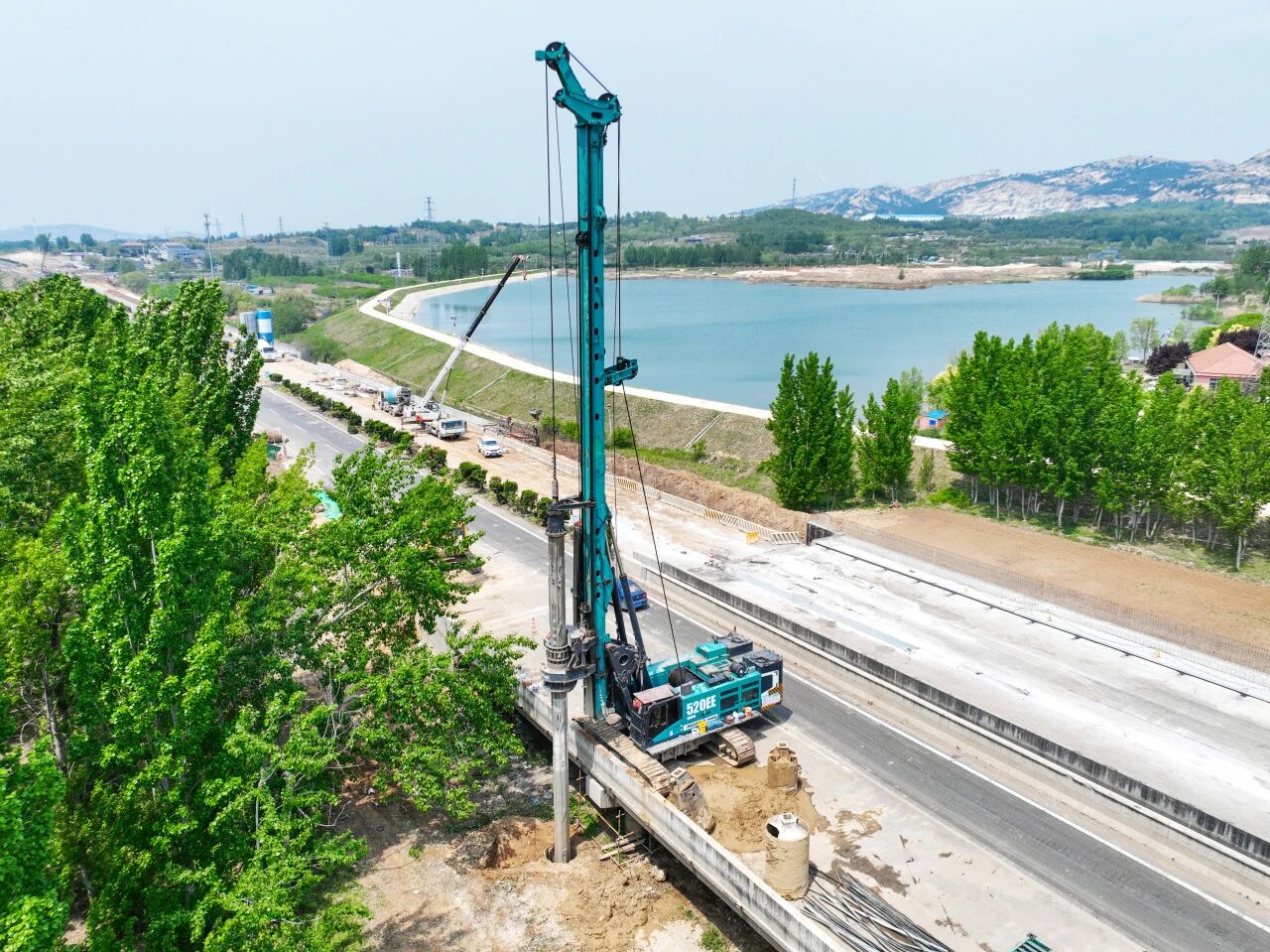 直击施工一线，，，，，优德88智能增程式旋挖钻机实力助开国家重点工程