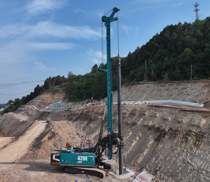 直击施工一线，，，，，优德88智能增程式旋挖钻机实力助开国家重点工程